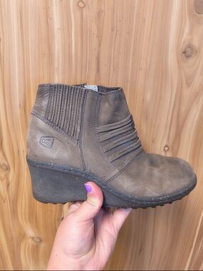 Keen Wedge Ankle Boot in Brown, Size 6.5